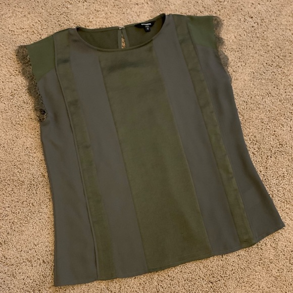 Express Top with lace trim - Picture 3 of 4